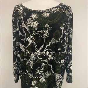 Women’s “est 1946” size XL beautiful blouse w/ 4 gold button detail on shoulder